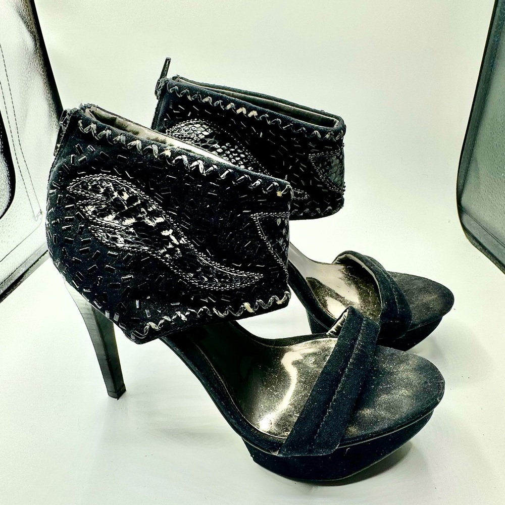 Carlos Santana Women's Heels
Suede Palermo Black Size 8